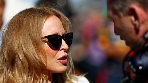 Kylie Minogue im Gespräch mit Red-Bull-Racing-Teamchef Christian Horner.