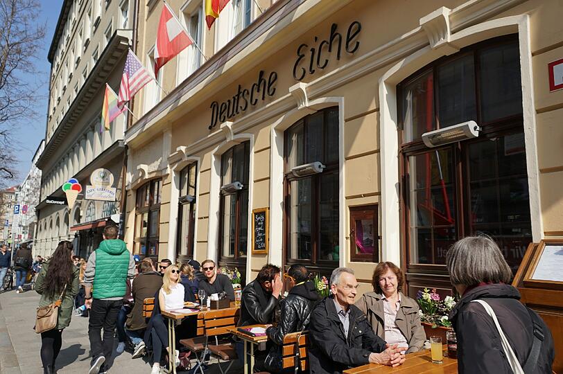 Auch die Traditionsgaststätte "Deutsche Eiche" hatte draußen keinen Platz mehr frei.