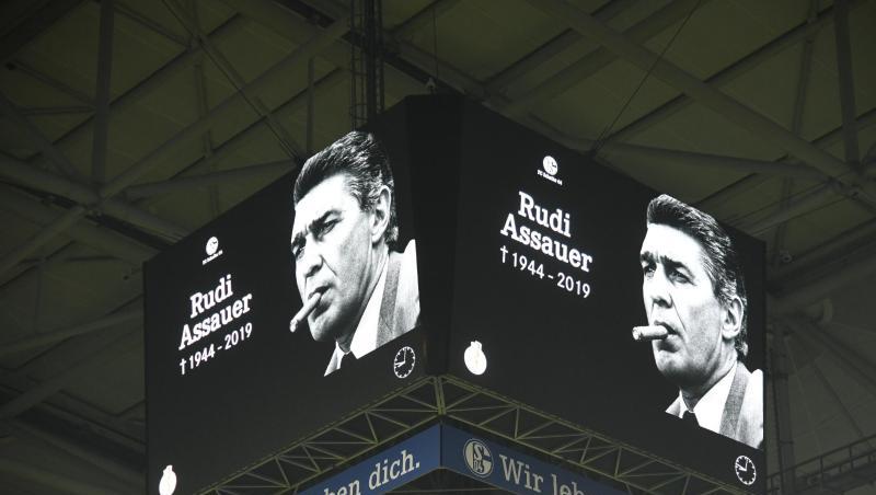 Nach dpa-Informationen plant der FC Schalke 04 eine Trauerfeier für Rudi Assauer in der Veltins-Arena. Nach dpa-Informationen plant der FC Schalke 04 eine Trauerfeier für Rudi Assauer in der Veltins-Arena.
