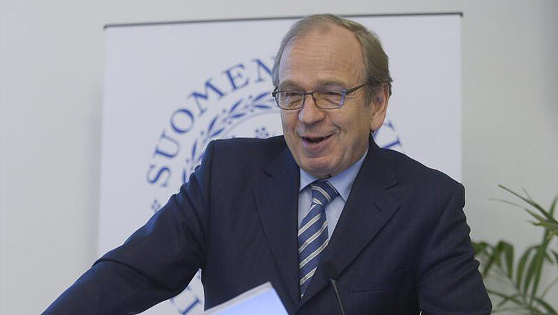 Erkki Liikanen ist finnischer Notenbankpräsident und zugleich Mitglied im EZB-Rat. Erkki Liikanen ist finnischer Notenbankpräsident und zugleich Mitglied im EZB-Rat.