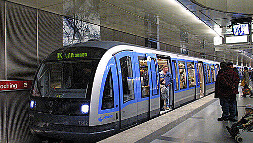 Fährt wohl nicht zum Flughafen: Die Münchner U-Bahn. Fährt wohl nicht zum Flughafen: Die Münchner U-Bahn.