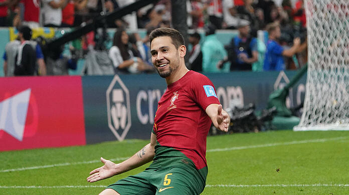 Im Herzen Franzose – aber nicht in der Nationalmannschaft: Raphaël Guerreiro bejubelt bei der WM seinen Treffer gegen die Schweiz.