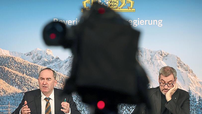 Sie wollen noch l&auml;nger miteinander regieren: Wirtschaftsminister Hubert Aiwanger (l.) und Bayerns Ministerpr&auml;sident Markus S&ouml;der.