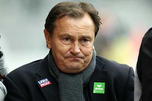 Ewald Lienen ist zur Zeit richtig sauer auf seine Spieler. Er will jetzt Taten sehen.