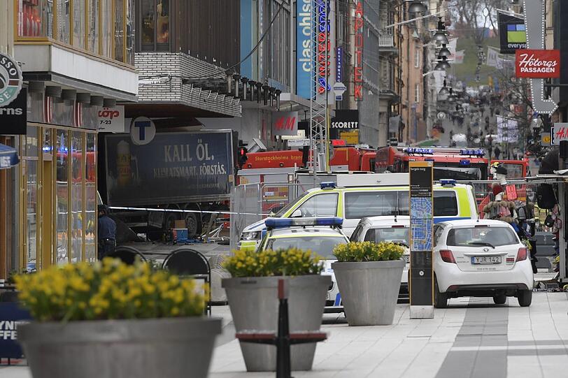 In Stockholm rast ein Lkw in eine Menschenmenge.