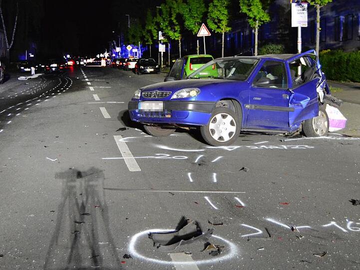 Bei dem mutmaßlich illegalen Autorennen war eine unbeteiligte Autofahrerin getötet worden.