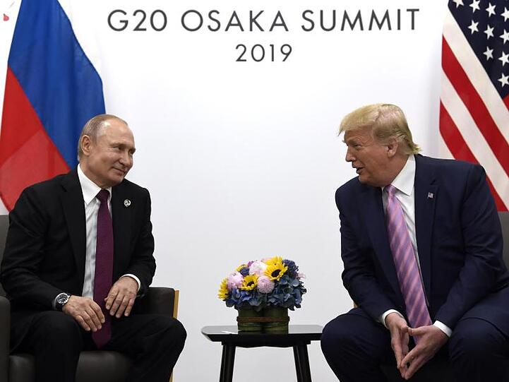 US-Präsident Donald Trump (r) und Russlands Präsident Wladimir Putin.