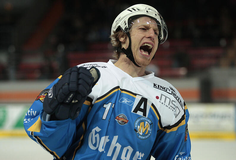 Mike Kompon, der Stürmerstar des EHC München, ist &ndash; nach eigener Aussage &ndash; ein Mensch, der &bdquo;gerne viel redet&ldquo;. Das brachte ihm nun eine Geldstrafe ein.