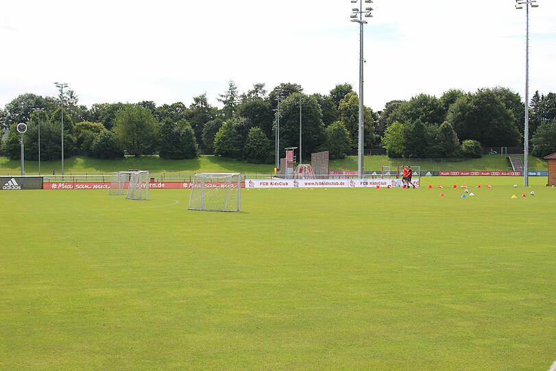 Die Bilder vom ersten Auftritt von Carlo Ancelotti an der Säbener Straße.
