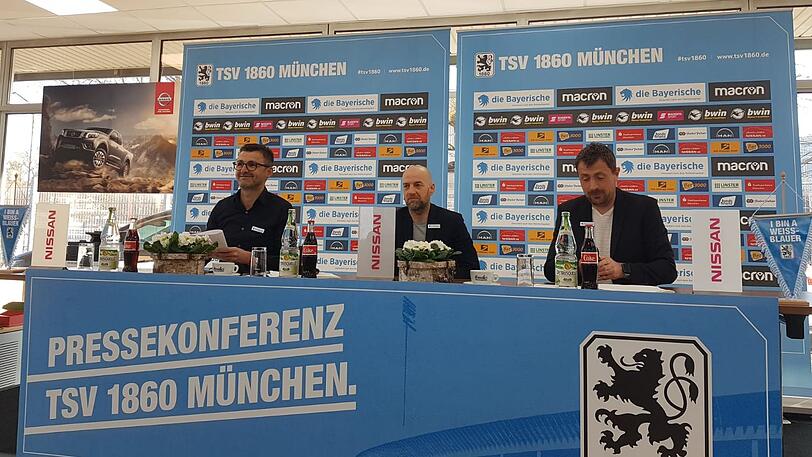Löwen-Coach Michael Köllner (l.) bekam am Freitag von Nissan seinen neuen Dienstwagen überreicht.
