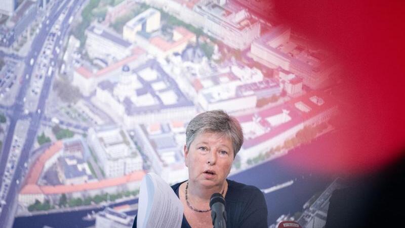 Katrin Lompscher (Die Linke), Berliner Senatorin für Stadtentwicklung und Wohnen: Der geplante Mietendeckel in Berlin wird voraussichtlich weniger Mietsenkungen bringen als zunächst geplant. Katrin Lompscher (Die Linke), Berliner Senatorin für Stadtentwicklung und Wohnen: Der geplante Mietendeckel in Berlin wird voraussichtlich weniger Mietsenkungen bringen als zunächst geplant.