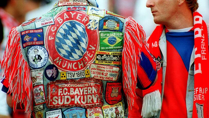 Mit einer Kutte ging es in der Frühzeit der Südkurve ins Olympiastadion.