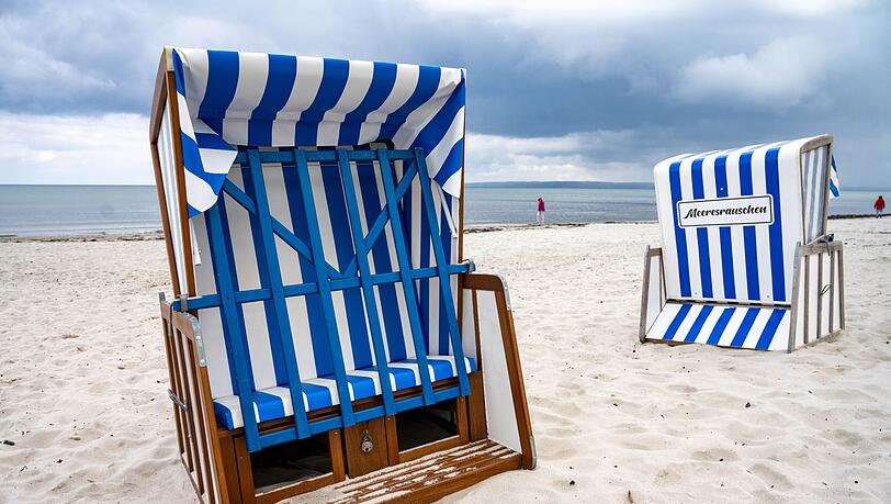 Die Strandk&ouml;rbe auf R&uuml;gen sind noch verschlossen.