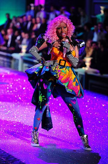 Die Rapperin Nicki Minaj legte eine bunte Show hin.