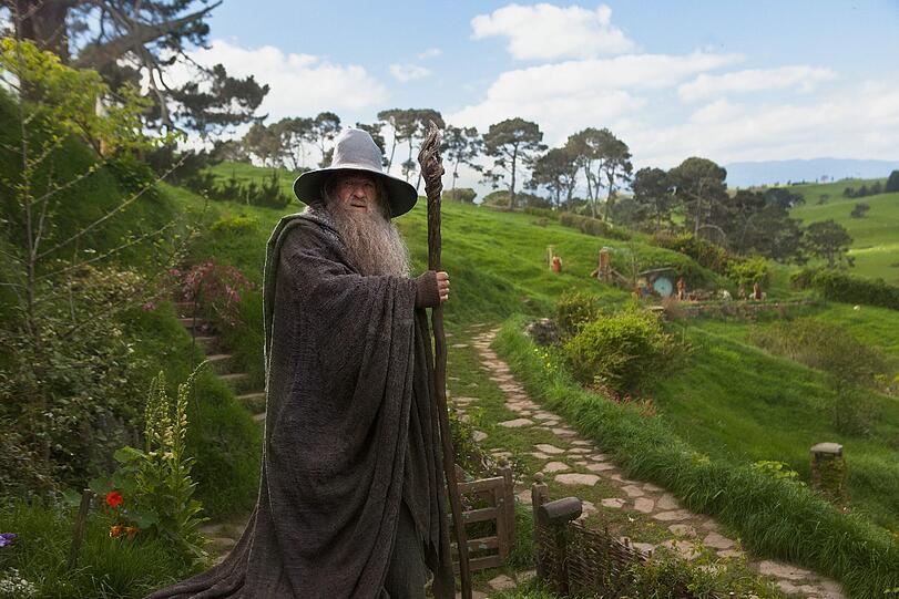 Ian McKellen als Gandalf in einer Szene des Kinofilms "Der Hobbit: Eine unerwartete Reise". Der film kommt am 13. Dezember in die deutschen Kinos.