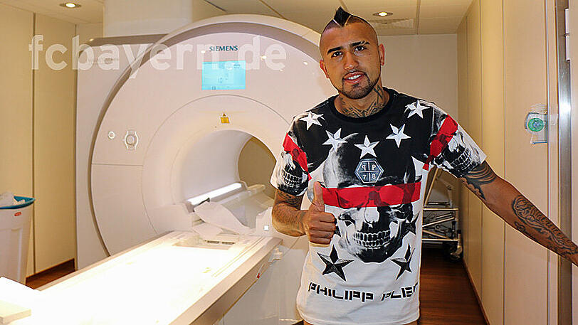 Der "Krieger" ist da: Arturo Vidal hat beim FC Bayern München einen Vierjahresvertrag unterschrieben. Klicken Sie sich durch die Bilderstrecke von Vidals ersten Tagen in München.