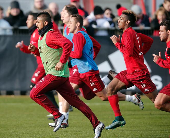 Bilder vom Abschlusstraining des FC Bayern vor dem Abflug nach Katar.