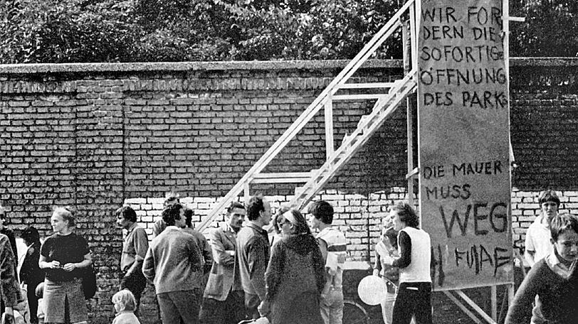Demonstration für die Öffnung eines Kirchenparks in Haidhausen.