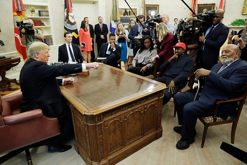Skurrilles Treffen im Weißen Haus: Rapper Kanye West und Donald Trump.