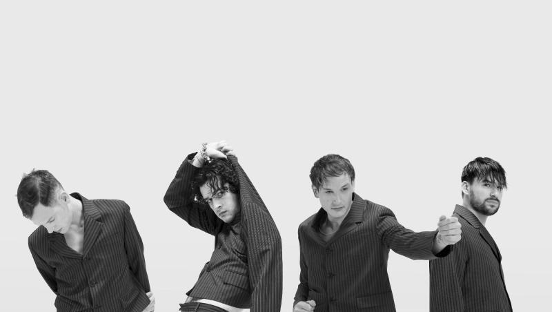 The 1975 reisen durch die Zeit. The 1975 reisen durch die Zeit.