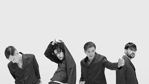 The 1975 reisen durch die Zeit.