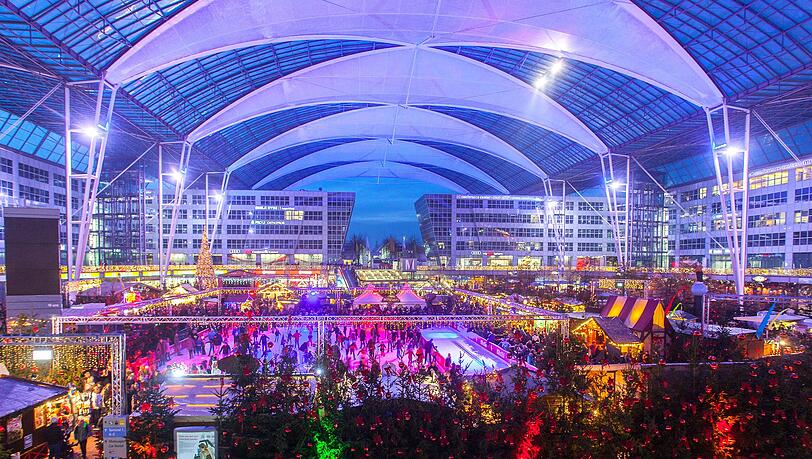 Der Weihnachts- und Wintermarkt im MAC-Forum am Flughafen München. Der Weihnachts- und Wintermarkt im MAC-Forum am Flughafen München.