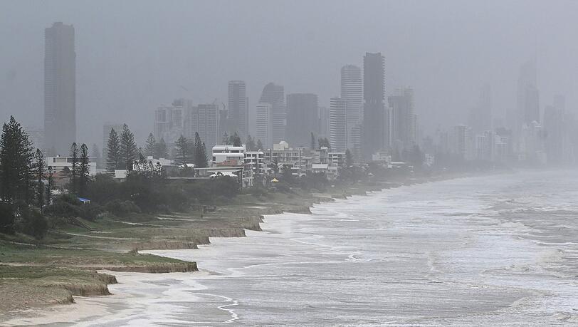 Statt Sandstrand ragen an der Gold Coast stellenweise nun meterhohe "Klippen" ins Meer.
