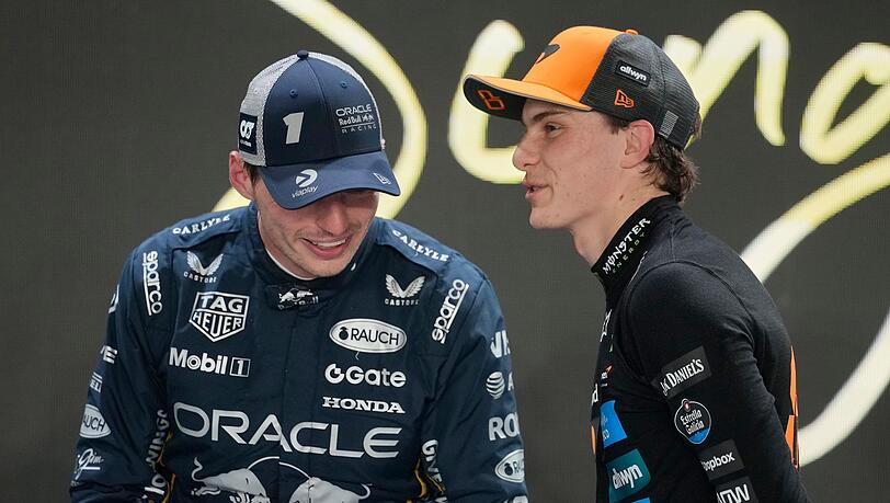 Wird für WM-Spitzenreiter Oscar Piastri (r) Titelverteidiger Max Verstappen noch zur Gefahr?