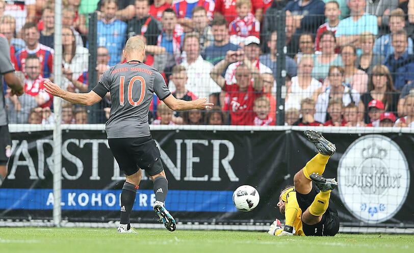 Ein entspannter Carlo Ancelotti, ein freundlicher Empfang für Rummenigge in der Heimat und ein Verletzungsschock für Arjen Robben &ndash; die Bilder vom Testspiel gegen den SV Lippstadt.