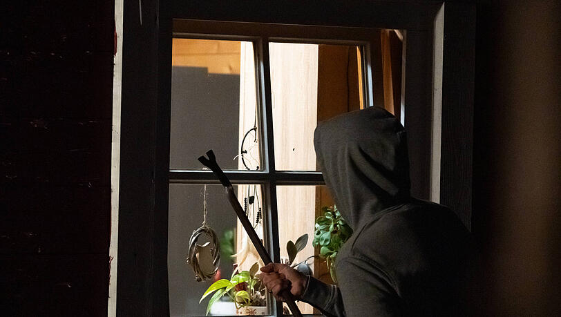 So in etwa k&ouml;nnte das ausgesehen haben, als die Laimerin am Fenster ihres Kindes einen mutma&szlig;lichen Einbrecher entdeckte, der gerade die Scheibe eingeschlagen hatte.
