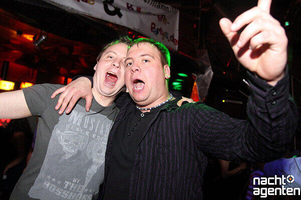 Malle-Feeling pur in der Nachtgalerie bei der "Party, Eimer, Weiber und?n Bier mit Ikke Hüftgold"-Party. Mehr Bilder unter: href="http://www.nachtagenten.de/event/21.03.2014/nachtgalerie/party-eimer-weiber-und-n-bier-mit-ikke-hueftgold.297426.html