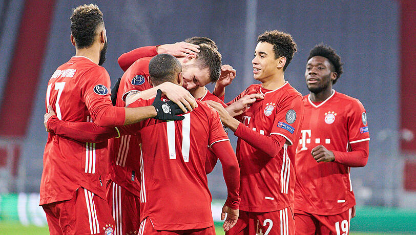 Die Bayern bejubeln ihren Treffer zum 2:0.