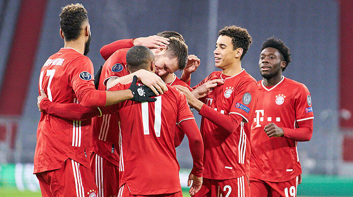 Die Bayern bejubeln ihren Treffer zum 2:0.
