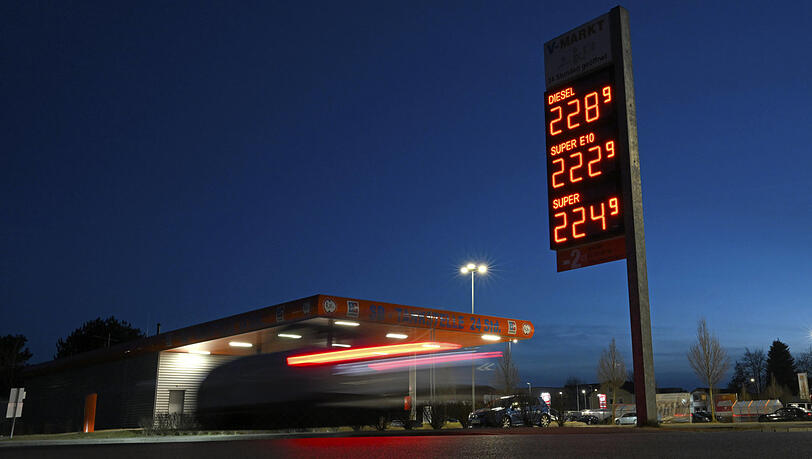 Nicht nur wie hier in Bad Wörishofen: Die rasant gestiegenen Preise für Sprit, Gas, Strom, Lebensmittel und die Angst vor einem kalten Winter belasten die Deutschen.
