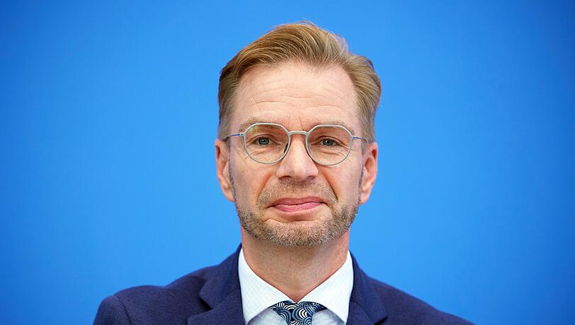 Holznagel forderte, die Zahl neuer Verbeamtungen auf ein Minimum und ausschließlich auf die hoheitlichen Kernbereiche zu beschränken – bei der Polizei, in der Finanzverwaltung und in der Justiz. (Archivbild)