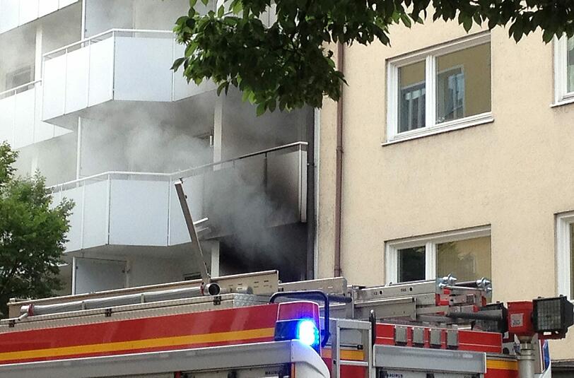 Großeinsatz in der Maxvorstadt. In einer Wohnung über dem duplexx-Shop in der Theresienstraße hat es gebrannt.