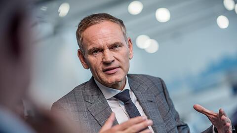 Blume: "Um eine erfolgreiche Zukunft dieses Unternehmens zu sichern, ist die Kostenarbeit entscheidend."