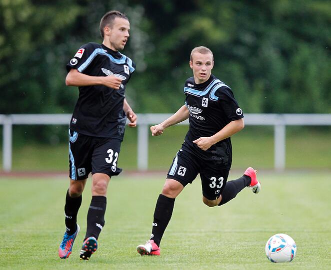 Die Neuzugänge der Löwen bei ihrem ersten Auftritt: Stoppelkamp und Tomasov überzeugen beim Testspiel gegen den FC Leutkirch.