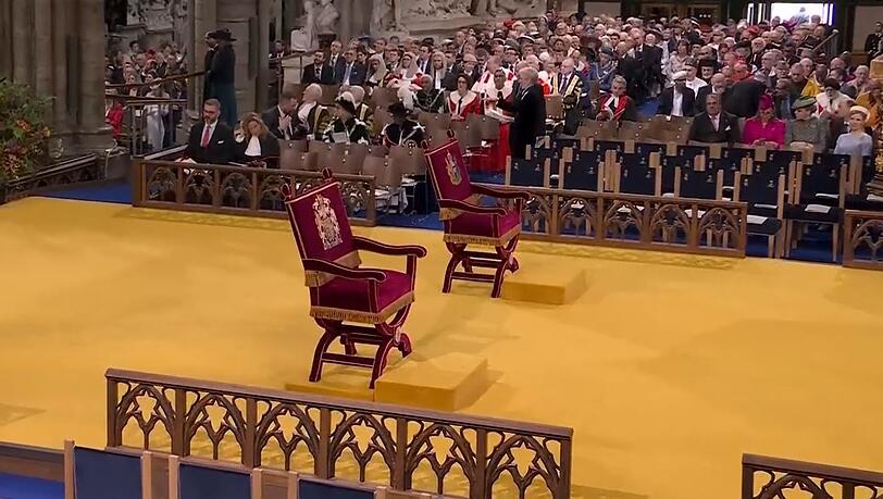 Noch sind die Ehrenplätze von König Charles und Ehefrau Camilla in der Westminster Abbey leer. Noch sind die Ehrenplätze von König Charles und Ehefrau Camilla in der Westminster Abbey leer.