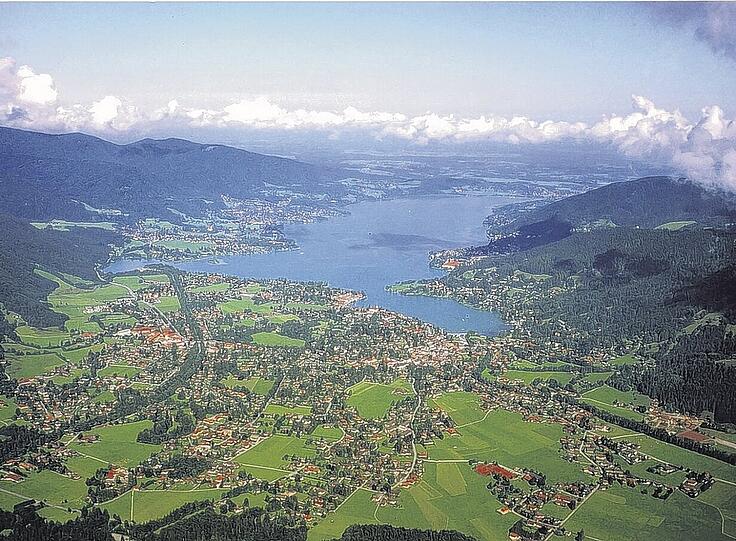Wie sehr einstige Naturlandschaften immer mehr zersiedelt und versiegelt werden, zeigt sich im Tegernseer Tal.