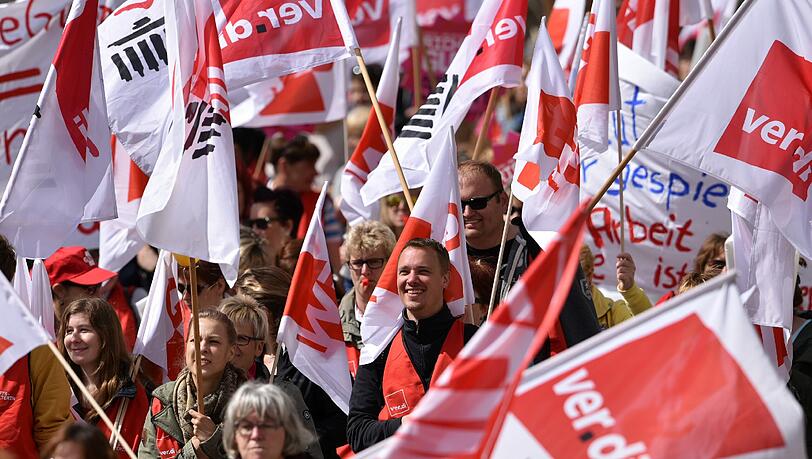 Einigung erzielt: Die Sozialarbeit dürfen sich über mehr Gehalt freuen. Einigung erzielt: Die Sozialarbeit dürfen sich über mehr Gehalt freuen.