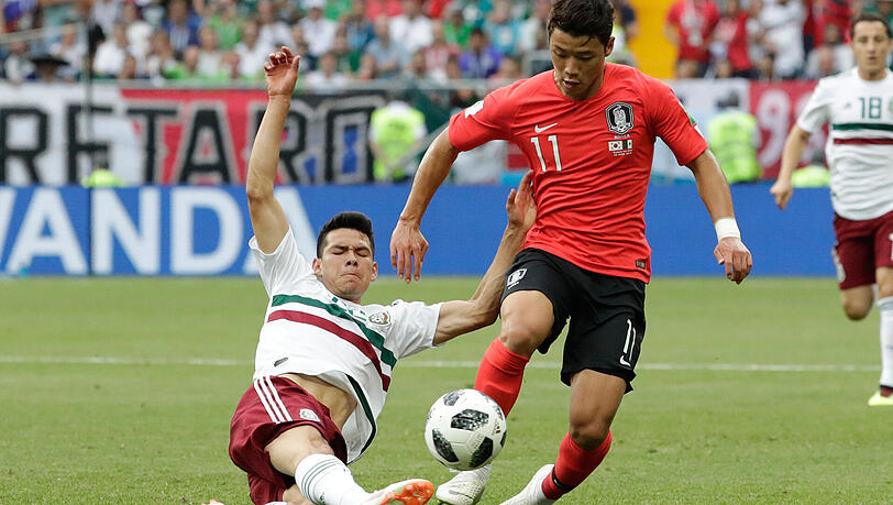 Gegen Mexiko und Deutschland-Schreck Hirving Lozano (l.) zuletzt mit 1:2 unterlegen: Südkorea um Heechan Hwang (r.). Gegen Mexiko und Deutschland-Schreck Hirving Lozano (l.) zuletzt mit 1:2 unterlegen: Südkorea um Heechan Hwang (r.).