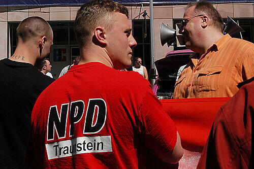 NPD-Demonstranten 2007 bei ihrer Kundgebung in Nürnberg.