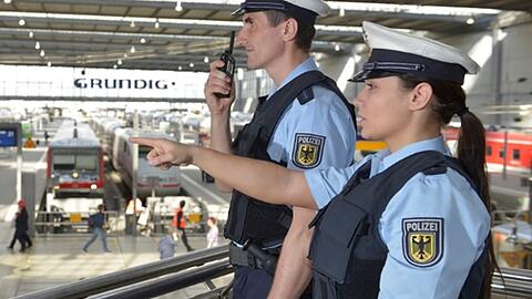 Die Bundespolizei ermittelt gegen die Frau wegen gefährlicher Körperverletzung. (Symbolbild)