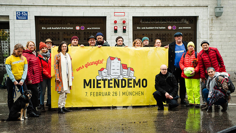Das Bündnis, das zur Mietendemo am 7. Februar aufruft: Ausspekuliert, Mehr Lärm für München, die Kampagne Mietenstopp, das Münchner Forum, der DMB Mieterverein München, Der Paritätische Wohlfahrtsverband BV.Oberbayern, die Mietergemeinschaft Palais Südfriedhof, Abbrechen Abbrechen. Das Bündnis, das zur Mietendemo am 7. Februar aufruft: Ausspekuliert, Mehr Lärm für München, die Kampagne Mietenstopp, das Münchner Forum, der DMB Mieterverein München, Der Paritätische Wohlfahrtsverband BV.Oberbayern, die Mietergemeinschaft Palais Südfriedhof, Abbrechen Abbrechen.