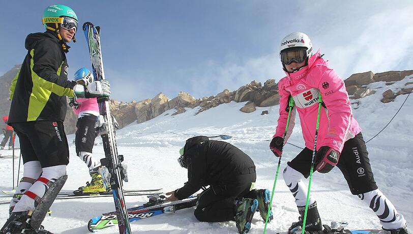 Nach dem Karriere-ende von Maria Höfl-Riesch ruhen die Hoffnungen der Alpinen vor allem auf diesen beiden: Viktoria Rebensburg und Felix Neureuther. Nach dem Karriere-ende von Maria Höfl-Riesch ruhen die Hoffnungen der Alpinen vor allem auf diesen beiden: Viktoria Rebensburg und Felix Neureuther.