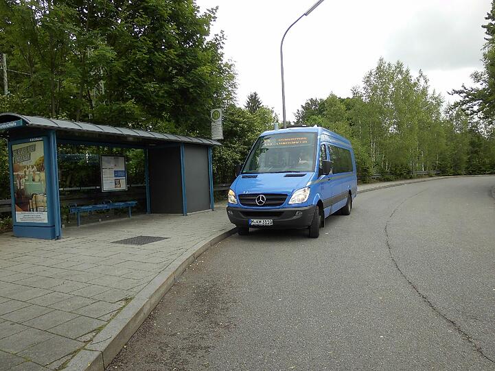 Anwohner könnten profitieren, wenn die Kleinbus ein Stück weiter fährt.