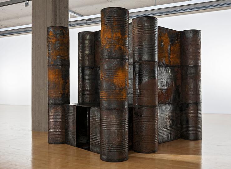 Sheela Gowda: Darkroom, 2006, Ausstellungsansicht