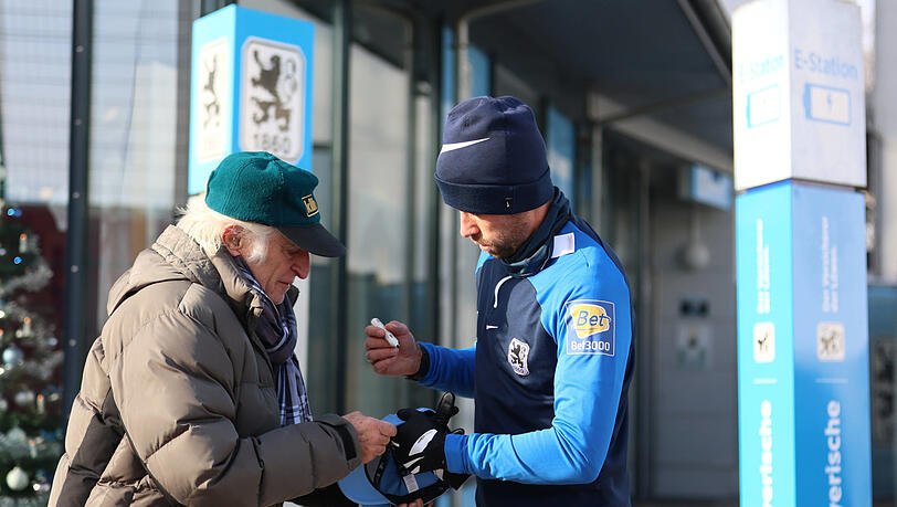 Bei seinem Herzensverein: Stefan Lex (r.) mit einem Fan. Als Kind fieberte er selbst mit den Sechzgern mit.