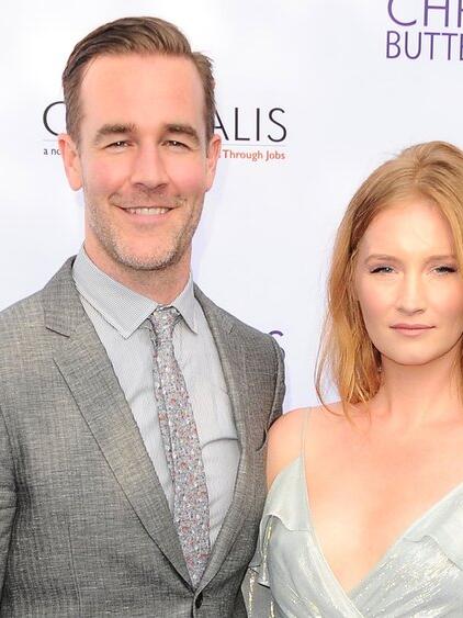 Nach dem Tod von James Van Der Beek hat seine Frau Kimberly offenbar mit finanziellen Schwierigkeiten zu k&auml;mpfen.